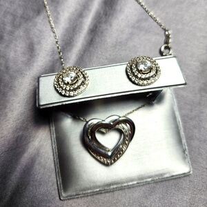 ZALE'S JEWELERS DIAMOND ACCENT TRIPLE INTERLOCKING HEARTS STERLING PENDANT&CHAIN